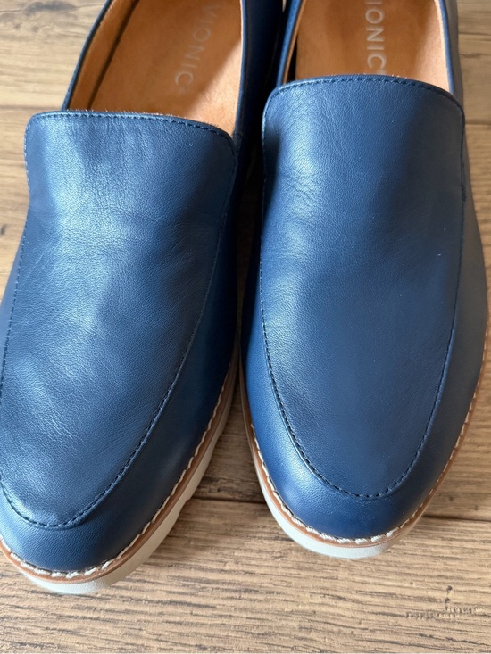 Vionic Kensley Navy Blue Leather Loafers Size 8.5 EUC Comfortable Lug Sole main image 8